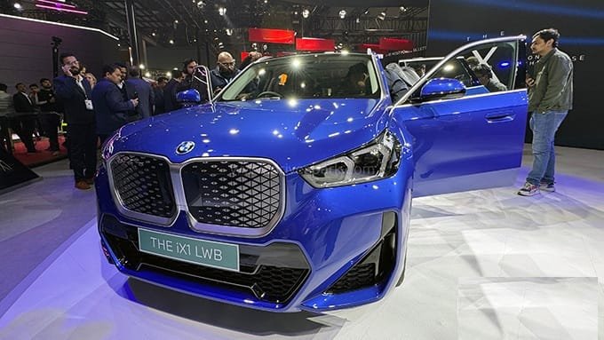 BMW iX1 LWB Front