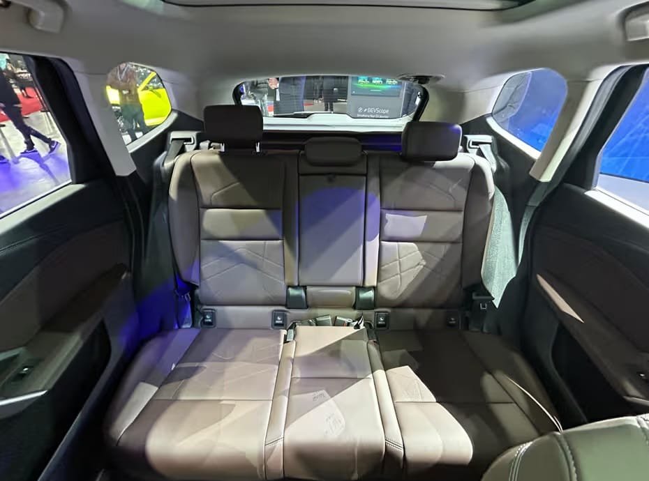 BMW iX1 LWB