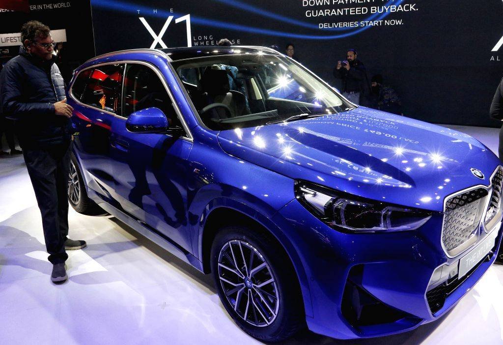BMW iX1 LWB