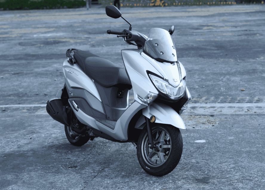 Suzuki Burgman Street 125 Front