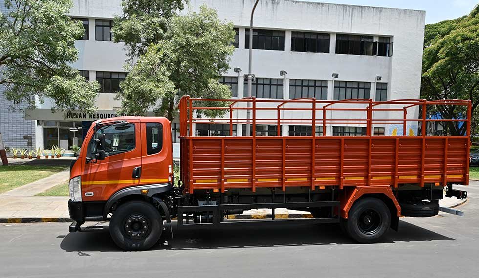 Tata Ultra T.18 Front autoindia.life