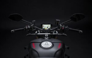 ducati streetfighter v4 2025 dashboard